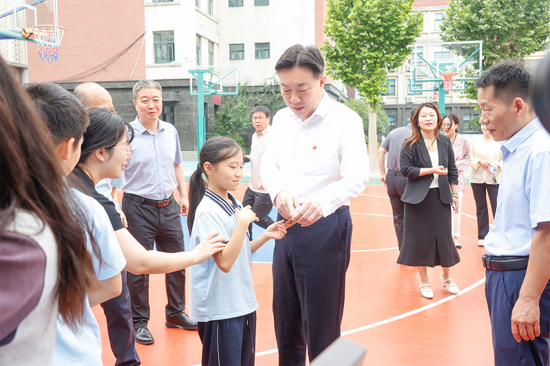 党委书记张志坚到附属平博（中国）、幼儿园开展“六一”国际儿童节慰问活动